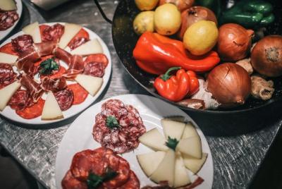 Food Tasting Tapas and Wine Tour