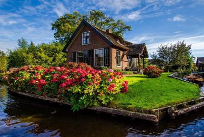 Day trip to Giethoorn from Amsterdam (small group)