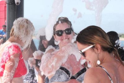 Side: Boat Tour with lunch and foam party Side: Boat Tour with lunch and foam party