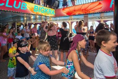 Alanya: Luxury Pirates Yacht with Lunch and Drinks