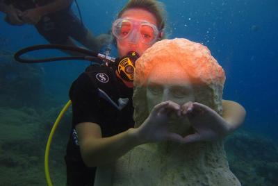 Shared Scuba Diving under Water Museum Shared Scuba Diving under Water Museum
