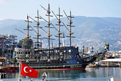 Pirate Ship with Alanya City visit with lunch and drinks