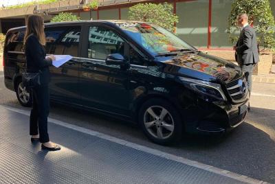 Private Departure Transfer: Central London to Heathrow Airport in