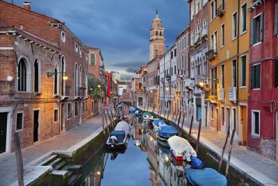Discover secrets and hidden gems of Venice with a local: sightseeing small group Discover secrets and hidden gems of Venice with a local: sightseeing small group
