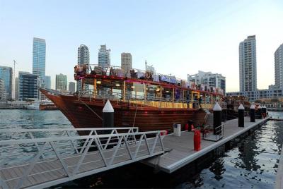Dubai Marina: Dhow Cruise Dinner Dubai Marina: Dhow Cruise Dinner