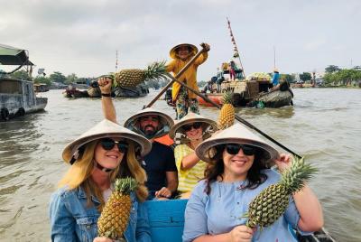 The hidden Fabulous Floating Market and small canal (Non-tourist small canal) The hidden Fabulous Floating Market and small canal (Non-tourist small canal)