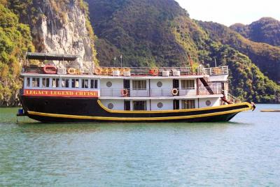 Lan Ha bay & Halong bay 2D/1N Cruise: Kayaking & swimming at the pristine places