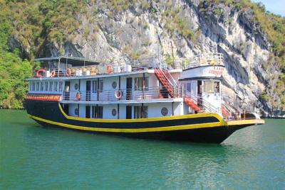 Halong Bay & Lan Ha Bay 2 days tour on small boutique boat: kayaking & swimming Halong Bay & Lan Ha Bay 2 days tour on small boutique boat: kayaking & swimming