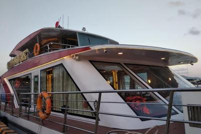 Vietnamese Dinner On Luxurious Yacht Vietnamese Dinner On Luxurious Yacht