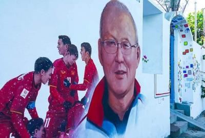 Tam Thanh Mural Village & Heroic Vietnamese Mother Statue Tour Tam Thanh Mural Village & Heroic Vietnamese Mother Statue Tour