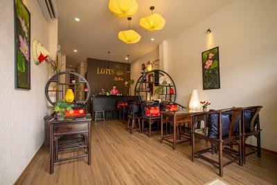 Foot Massage with Hot Stone 60 mins - Lotus My Khe  Foot Massage with Hot Stone 60 mins - Lotus My Khe