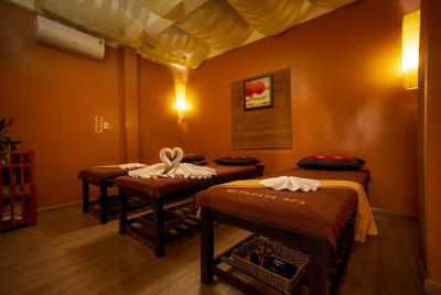 Full Body Massage 60 mins with your Favorite aroma Oils ( three options ) Full Body Massage 60 mins with your Favorite aroma Oils ( three options )
