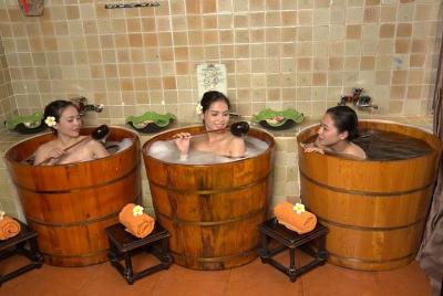 60 Minutes Vietnamese Massage and 30 Minutes Herbal Bath Of Dao D 60 Minutes Vietnamese Massage and 30 Minutes Herbal Bath Of Dao D