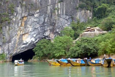Daily tour to Phong Nha & Paradise caves Daily tour to Phong Nha & Paradise caves