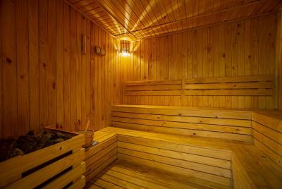 80 mins Papaya Signature Foot Massage with aroma oils 