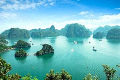 Half Day Explore Halong Bay With Lunch, Sung Sot Cave, Titop Isla Half Day Explore Halong Bay With Lunch, Sung Sot Cave, Titop Isla