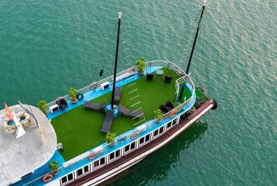 Reina Cruise - Halong Bay Deluxe Full Day Tour ( Expressway- Limousine Bus ) Reina Cruise - Halong Bay Deluxe Full Day Tour ( Expressway- Limousine Bus )
