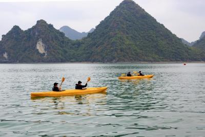 Halong Bay, Thien Cung cave and Kayak with Incredible Cruise Halong Bay, Thien Cung cave and Kayak with Incredible Cruise
