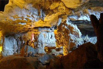 Full Day Halong Bay Luxury Small Group Tour With Cave, Kayaking And TiTop Island Full Day Halong Bay Luxury Small Group Tour With Cave, Kayaking And TiTop Island