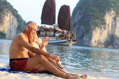 2-Day Spectacular Halong Bay Cruise from Hanoi 2-Day Spectacular Halong Bay Cruise from Hanoi