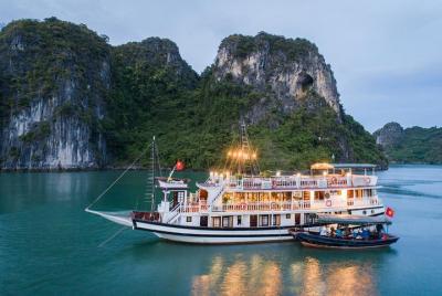 2-Day Explore Bai Tu Long Bay On Cruise - Midrange Cruise 2-Day Explore Bai Tu Long Bay On Cruise - Midrange Cruise