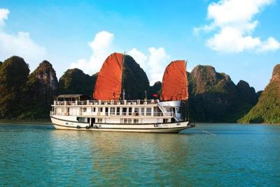 Spectacular Halong Bay 2-Day Tour with Deluxe Cruises and Full Activities Spectacular Halong Bay 2-Day Tour with Deluxe Cruises and Full Activities