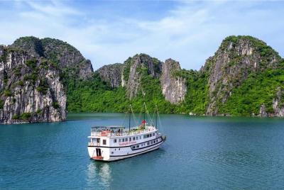 Halong Deluxe Cruise 2D/1N: Kayaking, Swimming, Cavve, Titop island & Full Meals Halong Deluxe Cruise 2D/1N: Kayaking, Swimming, Cavve, Titop island & Full Meals