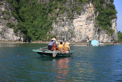 Bai Tu Long small boat & ovenight cruise 2 days tour: Kayaking - swimming