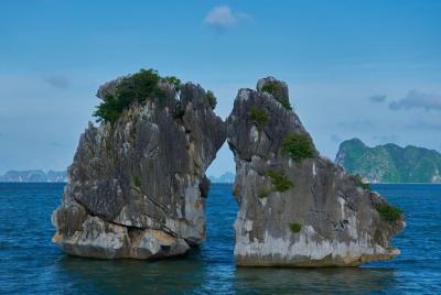 Halong Bay Full Day With Cave, Kayaking And Swimming - Highway Transfer Halong Bay Full Day With Cave, Kayaking And Swimming - Highway Transfer