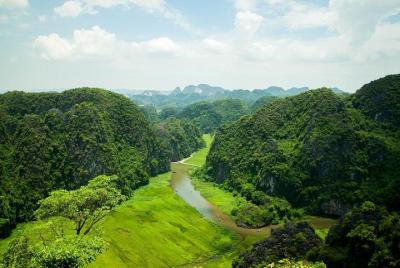 Tour Ninh Binh: Hoa lu - Tam coc with buffet lunch 1 day tour from Hanoi city