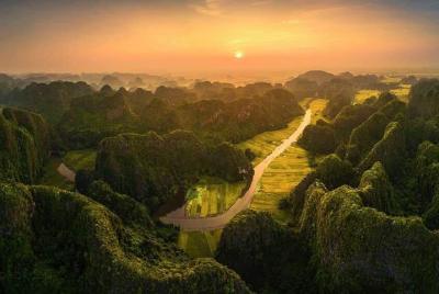 Mua Cave, Tam Coc, Trang An, Hoa Lu, Bai Dinh Limousine All-inclusive  Mua Cave, Tam Coc, Trang An, Hoa Lu, Bai Dinh Limousine All-inclusive