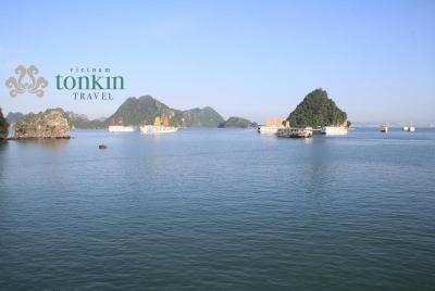 Halong bay 10 hours cruising trip: Kayaking, swimming, caving, titop island Halong bay 10 hours cruising trip: Kayaking, swimming, caving, titop island