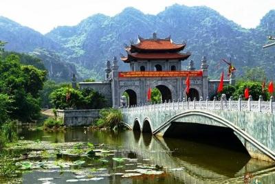 Full-Day Tour to Hoa Lu and Tam Coc from Hanoi with Buffet Lunch Full-Day Tour to Hoa Lu and Tam Coc from Hanoi with Buffet Lunch