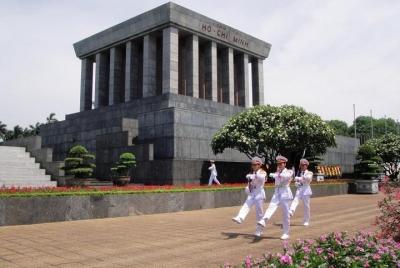 Hanoi city tour with Bat Trang Pottery village or Vietnam Museum of Ethnology 