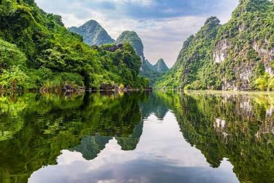 2 Days Hanoi Tour with trip to Ninh Binh, boat and biking 2 Days Hanoi Tour with trip to Ninh Binh, boat and biking