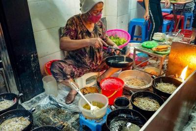 3-Hours Hanoi Street Food Tour with Guide and Meal 3-Hours Hanoi Street Food Tour with Guide and Meal