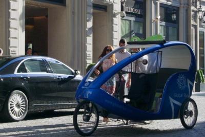 One Hour Shopping Tour in Rickshaw in Milan One Hour Shopping Tour in Rickshaw in Milan