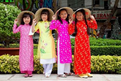 Incredible moments in 2 days city tour,Walking,Shopping, Foodies, Cyclo, Custome Incredible moments in 2 days city tour,Walking,Shopping, Foodies, Cyclo, Custome