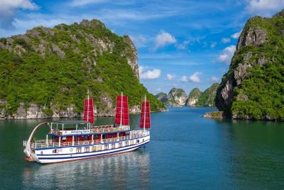 7 Hours Explore Halong Bay on a Luxury Cruise - Small group including Kayaking 7 Hours Explore Halong Bay on a Luxury Cruise - Small group including Kayaking