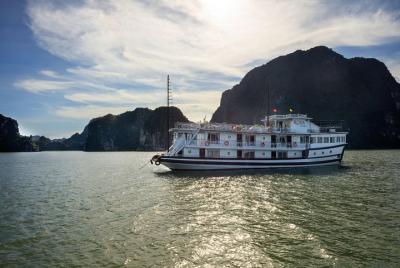 Hanoi-Cat Ba Lan Ha Bay Halong bay 3 day 2 night adventure tour overnight cruise Hanoi-Cat Ba Lan Ha Bay Halong bay 3 day 2 night adventure tour overnight cruise