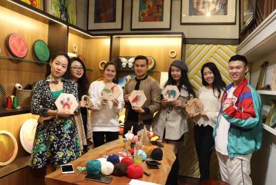 String Art making in Hanoi Old Quarter String Art making in Hanoi Old Quarter