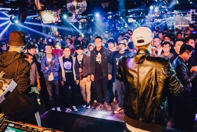 Hanoi Bar Crawl with Local Expert 4 Hour 