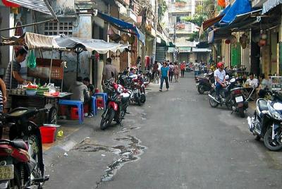 Small Group Guided Half Day Backstreet Walking Tour in Saigon