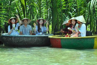 Hoi An basket boat ride and seafood lunch at fishing family  Hoi An basket boat ride and seafood lunch at fishing family