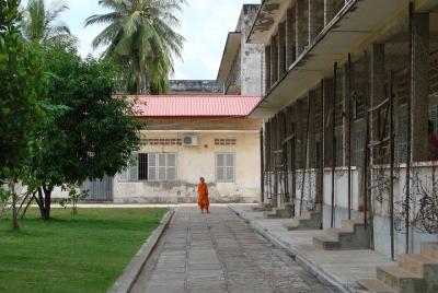 Historical Phnom Penh Small-Group Tour, including Genocide Museum Historical Phnom Penh Small-Group Tour, including Genocide Museum