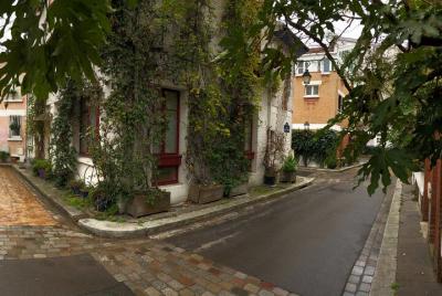 Hidden water & secret villages: A self-guided audio tour around Parc Montsouris