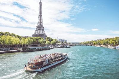 Seine Cruise and Private Audio-Guided Eiffel Tower District Tour 
