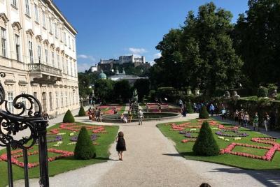 9 am Sound of Music Tour by minivan  9 am Sound of Music Tour by minivan