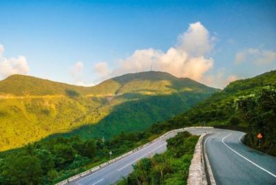 Renting a private car from Hue to Hoian Renting a private car from Hue to Hoian