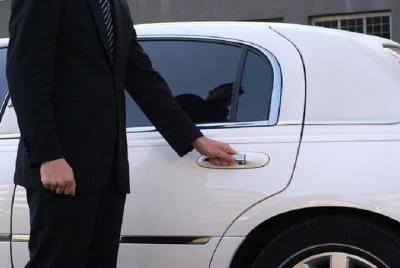 Private car from Vinpearl Nam Hoi An to Hoi An Old Town Private car from Vinpearl Nam Hoi An to Hoi An Old Town